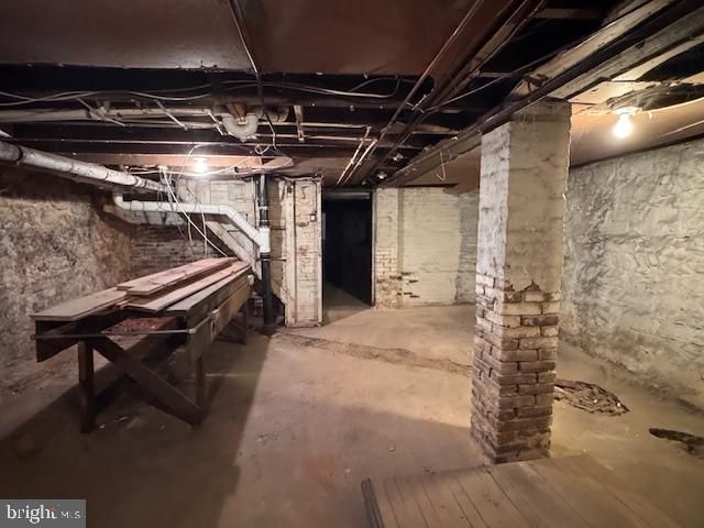 11 N WAYNE, Lewistown, PA 17044