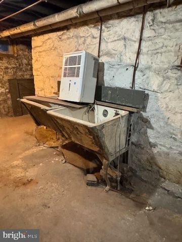 11 N WAYNE, Lewistown, PA 17044