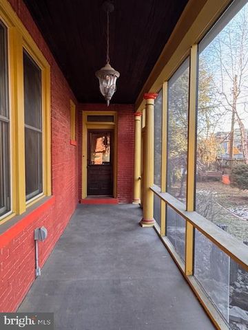 11 N WAYNE, Lewistown, PA 17044