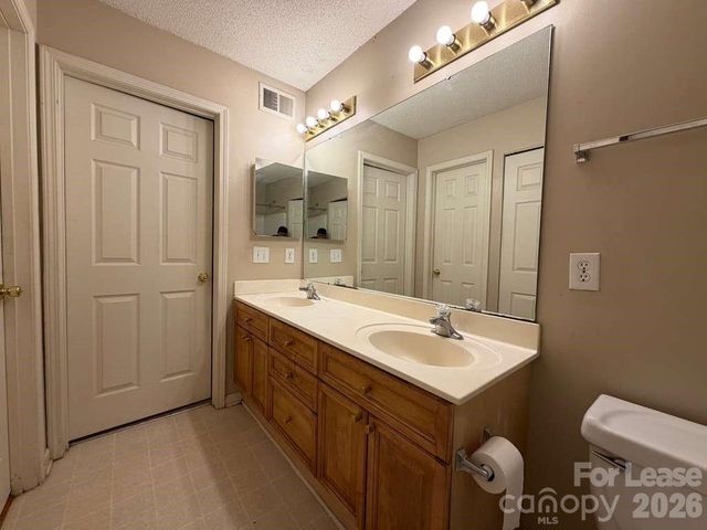 6007 Cougar Lane, Charlotte, NC 28269