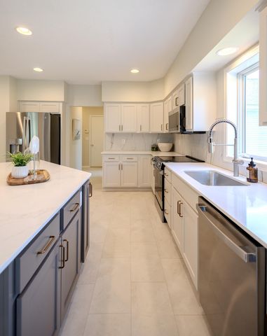 16210 39th Place N, Plymouth, MN 55446