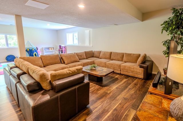 16210 39th Place N, Plymouth, MN 55446