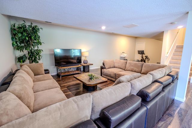 16210 39th Place N, Plymouth, MN 55446