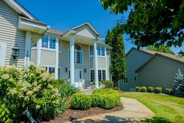 16210 39th Place N, Plymouth, MN 55446