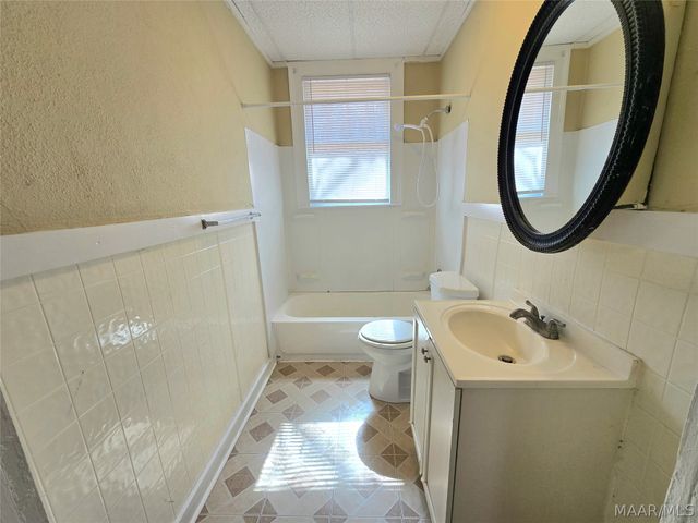 404 CAPITOL Parkway, Montgomery, AL 36107