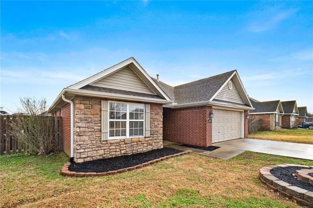 1562 Hutchinson Street, Pea Ridge, AR 72751