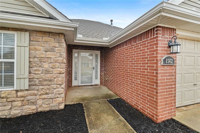 1562 Hutchinson Street, Pea Ridge, AR 72751