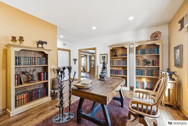 6525 Rolling Hills Court, Lincoln, NE 68512