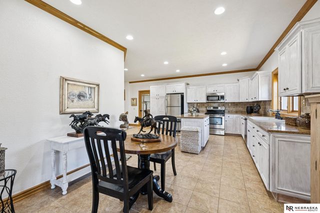 6525 Rolling Hills Court, Lincoln, NE 68512