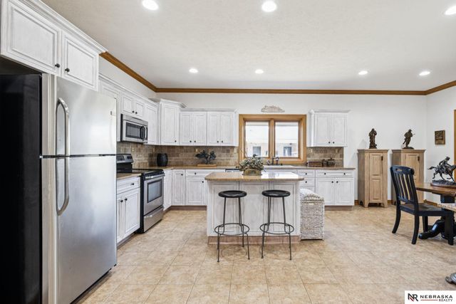 6525 Rolling Hills Court, Lincoln, NE 68512