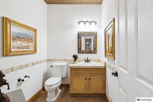 6525 Rolling Hills Court, Lincoln, NE 68512