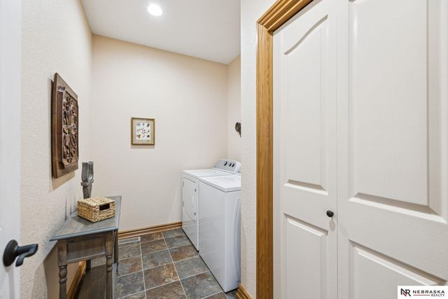 6525 Rolling Hills Court, Lincoln, NE 68512