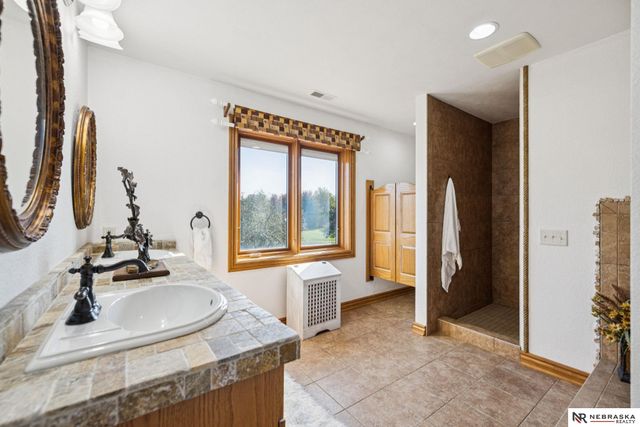 6525 Rolling Hills Court, Lincoln, NE 68512