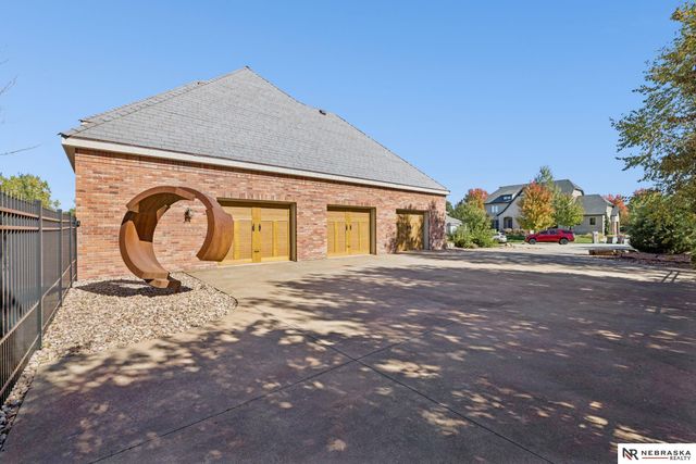 6525 Rolling Hills Court, Lincoln, NE 68512