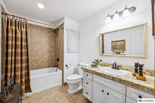 6525 Rolling Hills Court, Lincoln, NE 68512