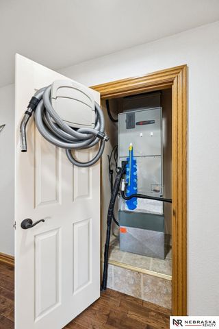 6525 Rolling Hills Court, Lincoln, NE 68512