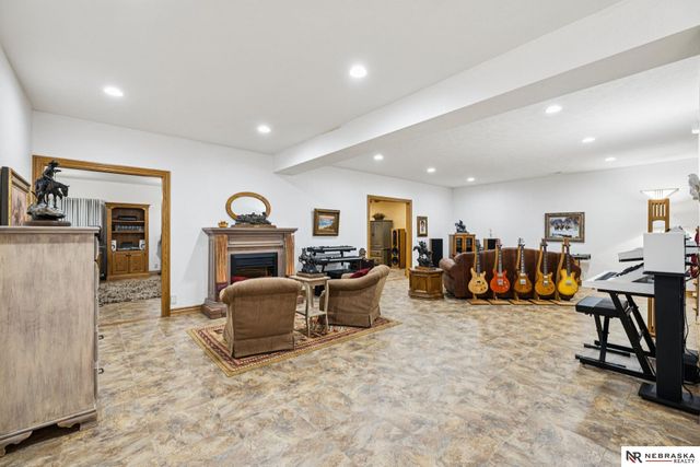 6525 Rolling Hills Court, Lincoln, NE 68512