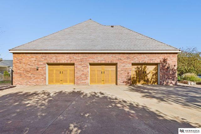 6525 Rolling Hills Court, Lincoln, NE 68512