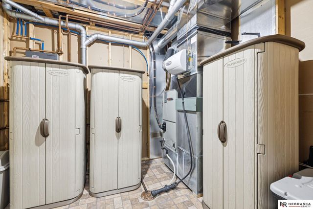 6525 Rolling Hills Court, Lincoln, NE 68512