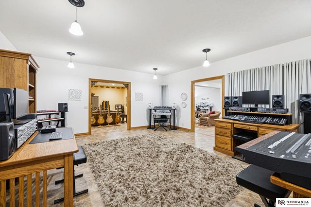 6525 Rolling Hills Court, Lincoln, NE 68512