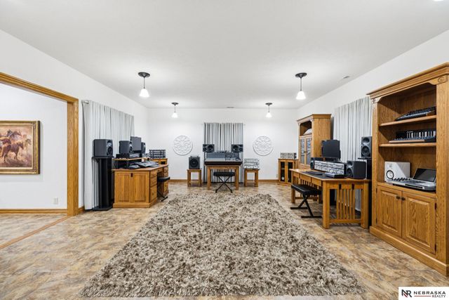 6525 Rolling Hills Court, Lincoln, NE 68512