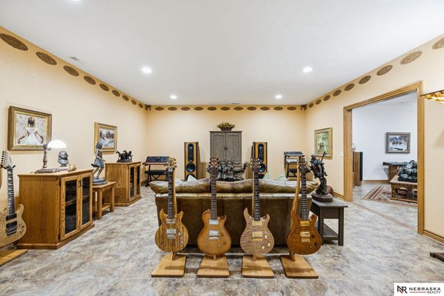 6525 Rolling Hills Court, Lincoln, NE 68512