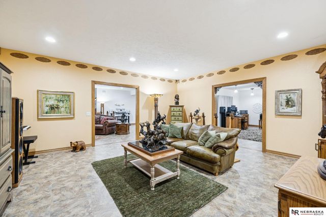 6525 Rolling Hills Court, Lincoln, NE 68512