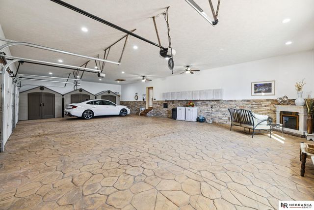 6525 Rolling Hills Court, Lincoln, NE 68512