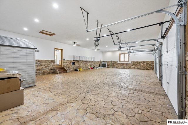 6525 Rolling Hills Court, Lincoln, NE 68512