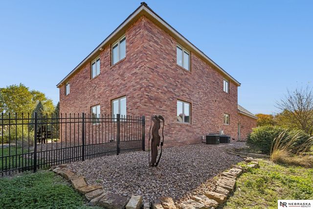 6525 Rolling Hills Court, Lincoln, NE 68512