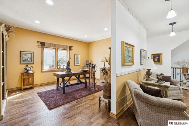 6525 Rolling Hills Court, Lincoln, NE 68512