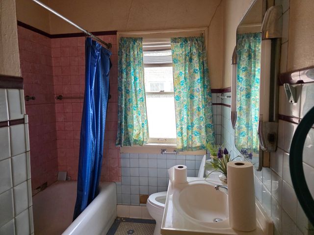 1525 North Avenue, Waukegan, IL 60085