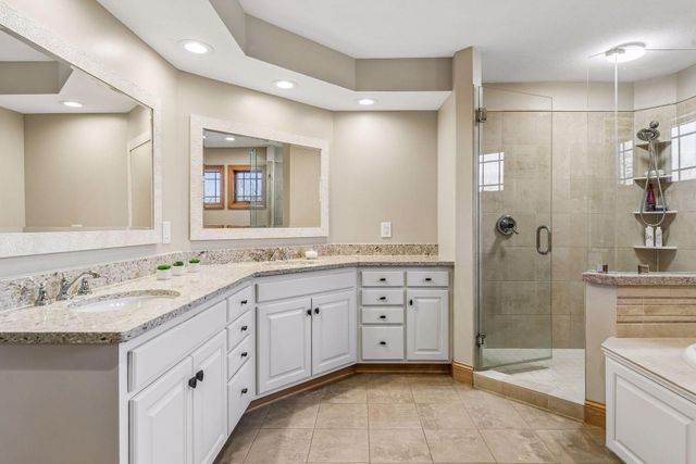 3717 Fairway Point, Woodbury, MN 55125