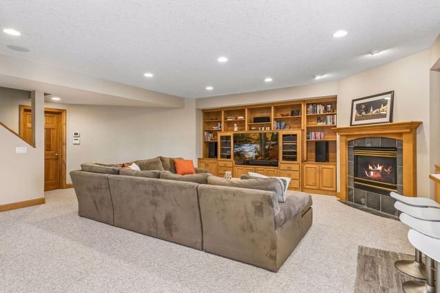3717 Fairway Point, Woodbury, MN 55125