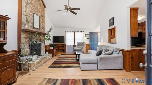 9732 Ladue Rd, North Chesterfield, VA 23237