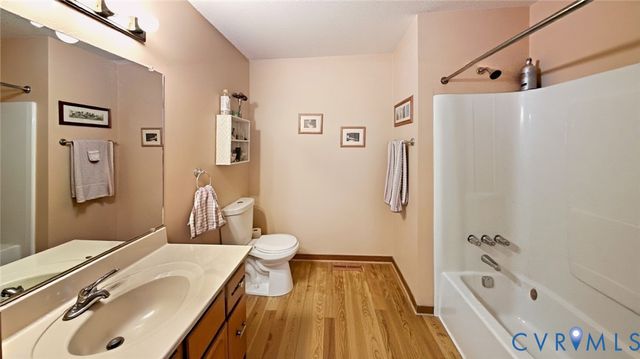 9732 Ladue Rd, North Chesterfield, VA 23237