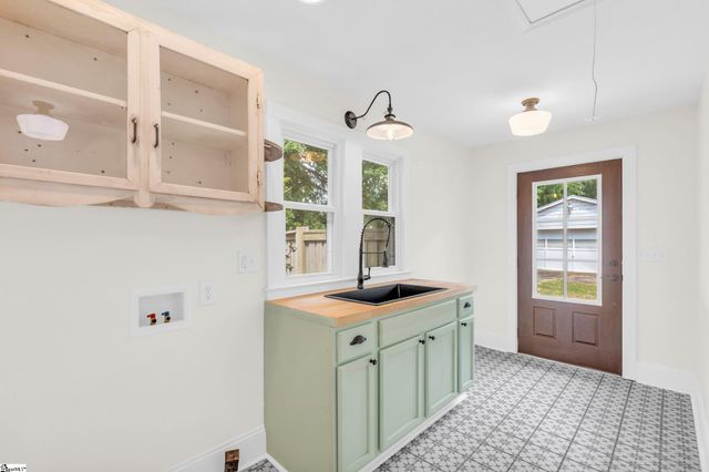 221 Brookdale Avenue, Greenville, SC 29607