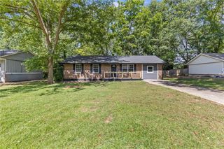 8221 Queens Drive, Jonesboro, GA 30238