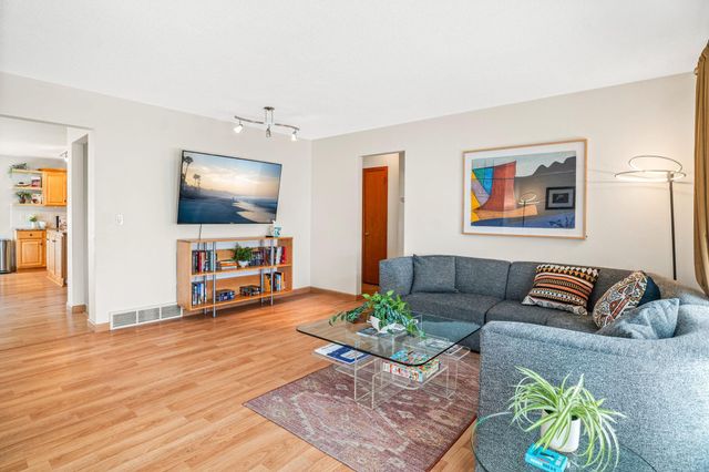 4025 Chowen Avenue S, Minneapolis, MN 55410