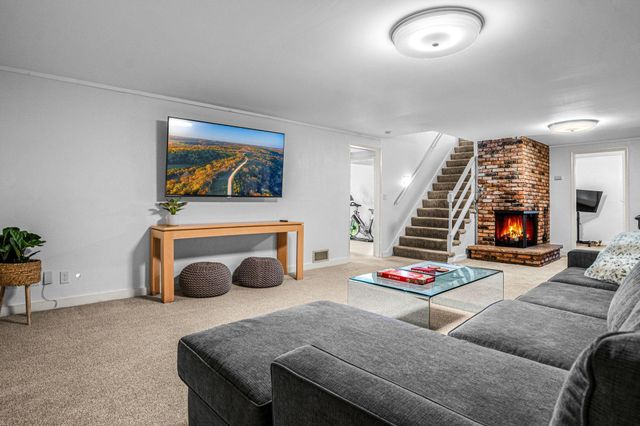 4025 Chowen Avenue S, Minneapolis, MN 55410