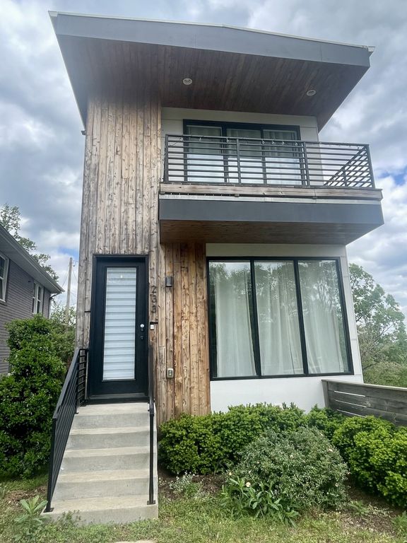 233 Riverside Dr, Nashville, TN 37206