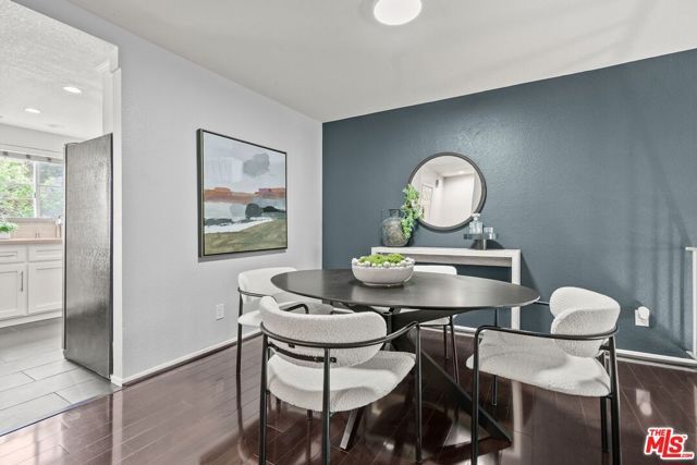8741 Darby Avenue 2, Northridge (los Angeles), CA 91325