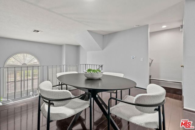 8741 Darby Avenue 2, Northridge (los Angeles), CA 91325