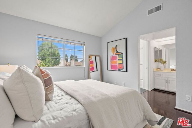 8741 Darby Avenue 2, Northridge (los Angeles), CA 91325