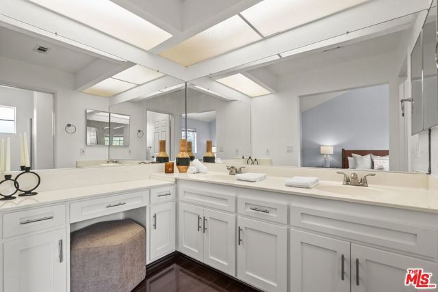 8741 Darby Avenue 2, Northridge (los Angeles), CA 91325