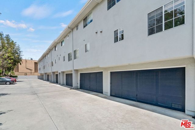 8741 Darby Avenue 2, Northridge (los Angeles), CA 91325