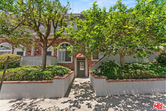 8741 Darby Avenue 2, Northridge (los Angeles), CA 91325