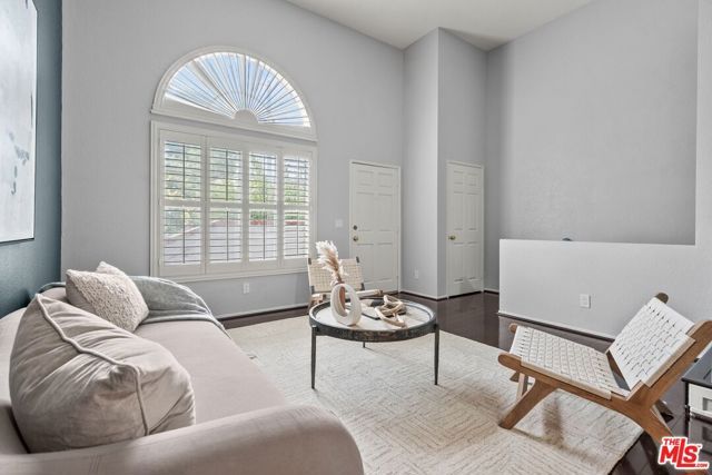 8741 Darby Avenue 2, Northridge (los Angeles), CA 91325