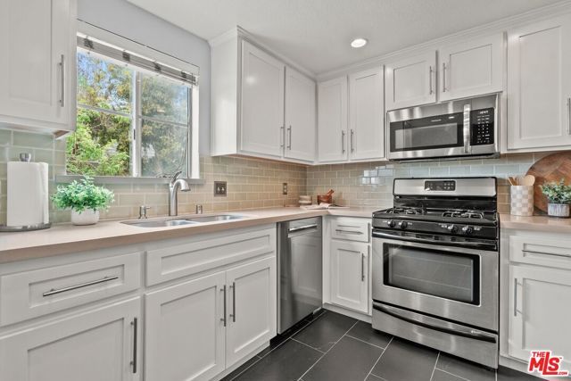 8741 Darby Avenue 2, Northridge (los Angeles), CA 91325