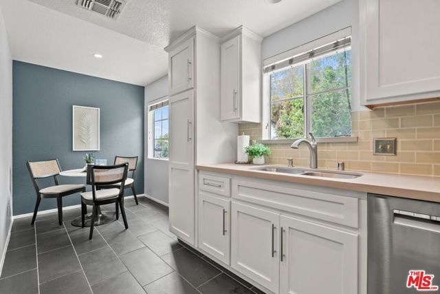 8741 Darby Avenue 2, Northridge (los Angeles), CA 91325